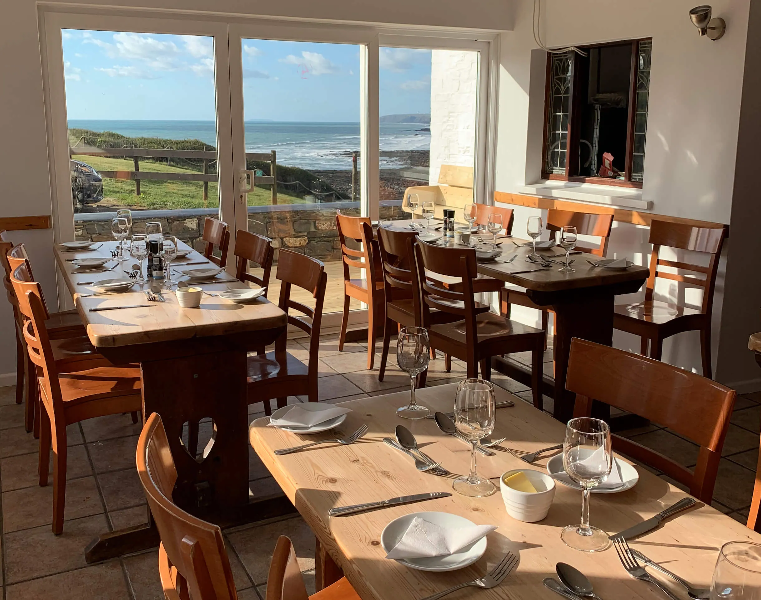 dining room laid up for a meal with the view of the sea, eat as a family on holiday in Bude